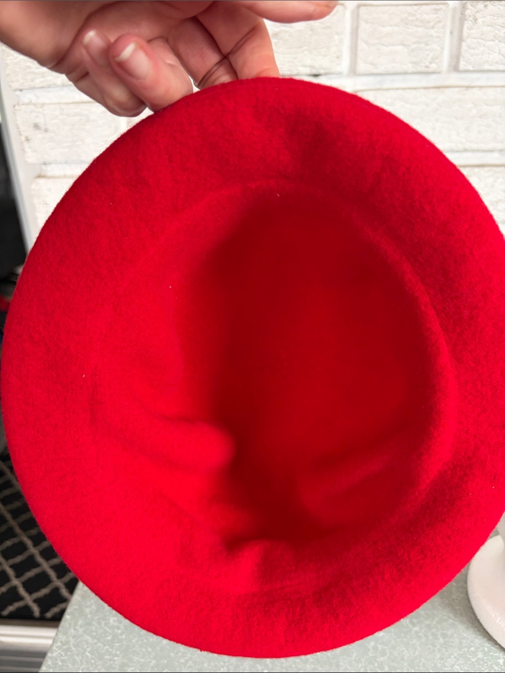 Red cloche hat - Picture 7 of 7